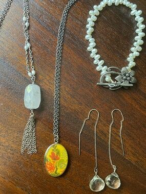 Lot of 1 bracelet, 2 necklaces and earrings